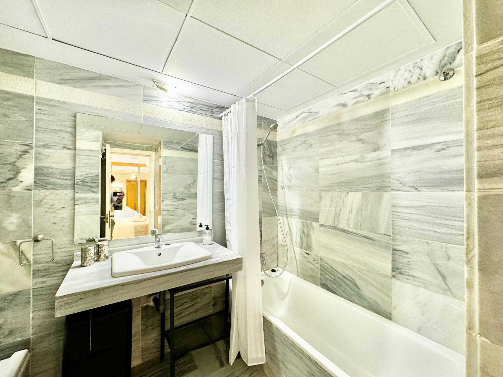 Apartment Center By Eaw Homes Marbella